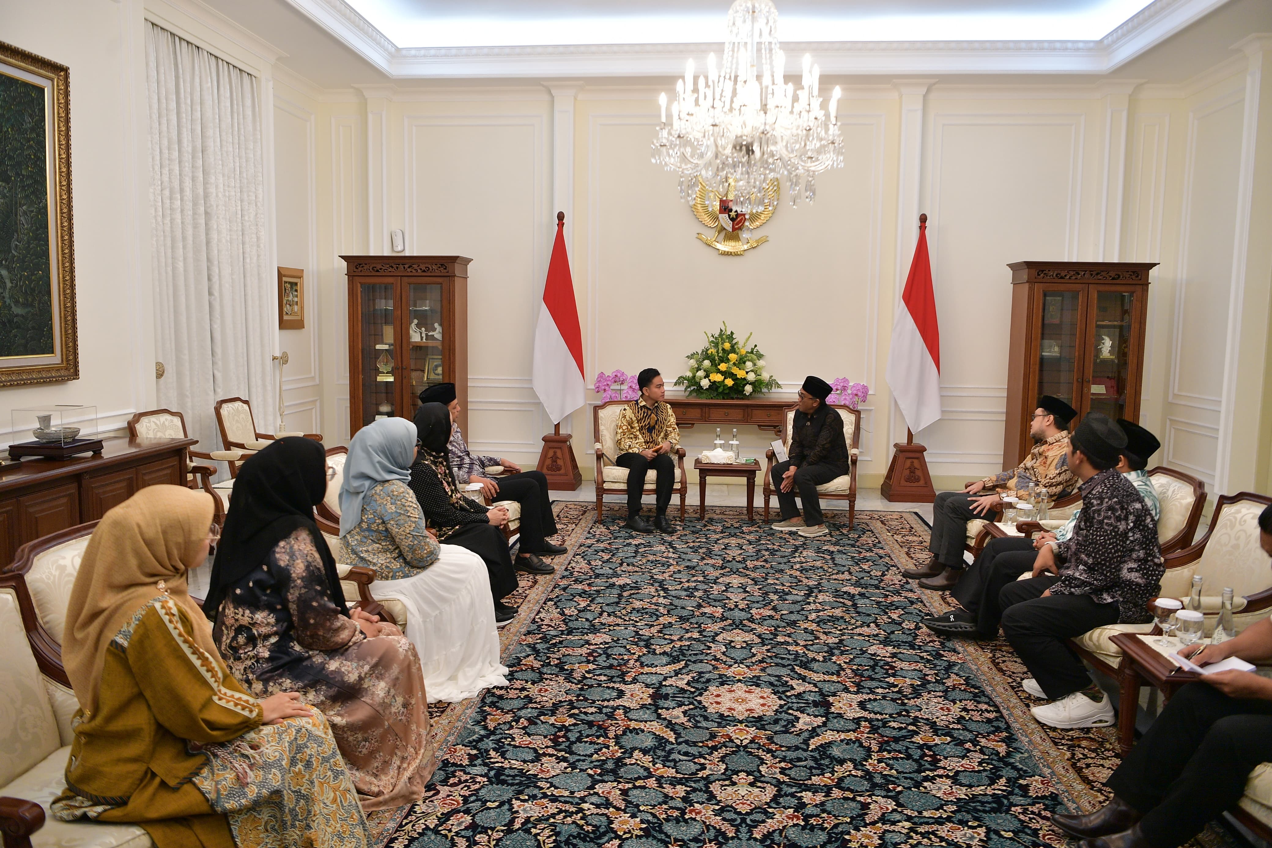 Gibran Dorong Penguatan Peran Ponpes Kuasai Teknologi