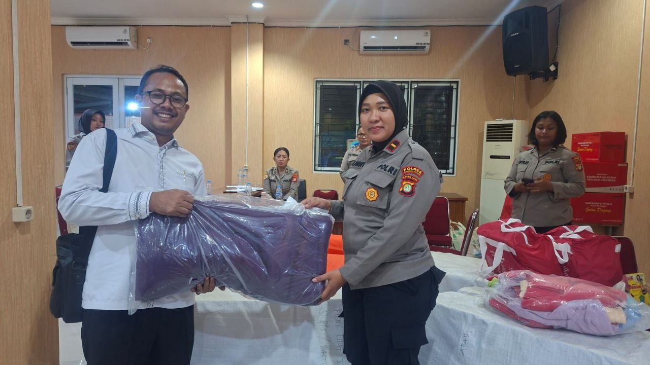 Korban Kebakaran Asrama Polsek Serpong Terima Bantuan Sembako dari Dinsos Tangsel