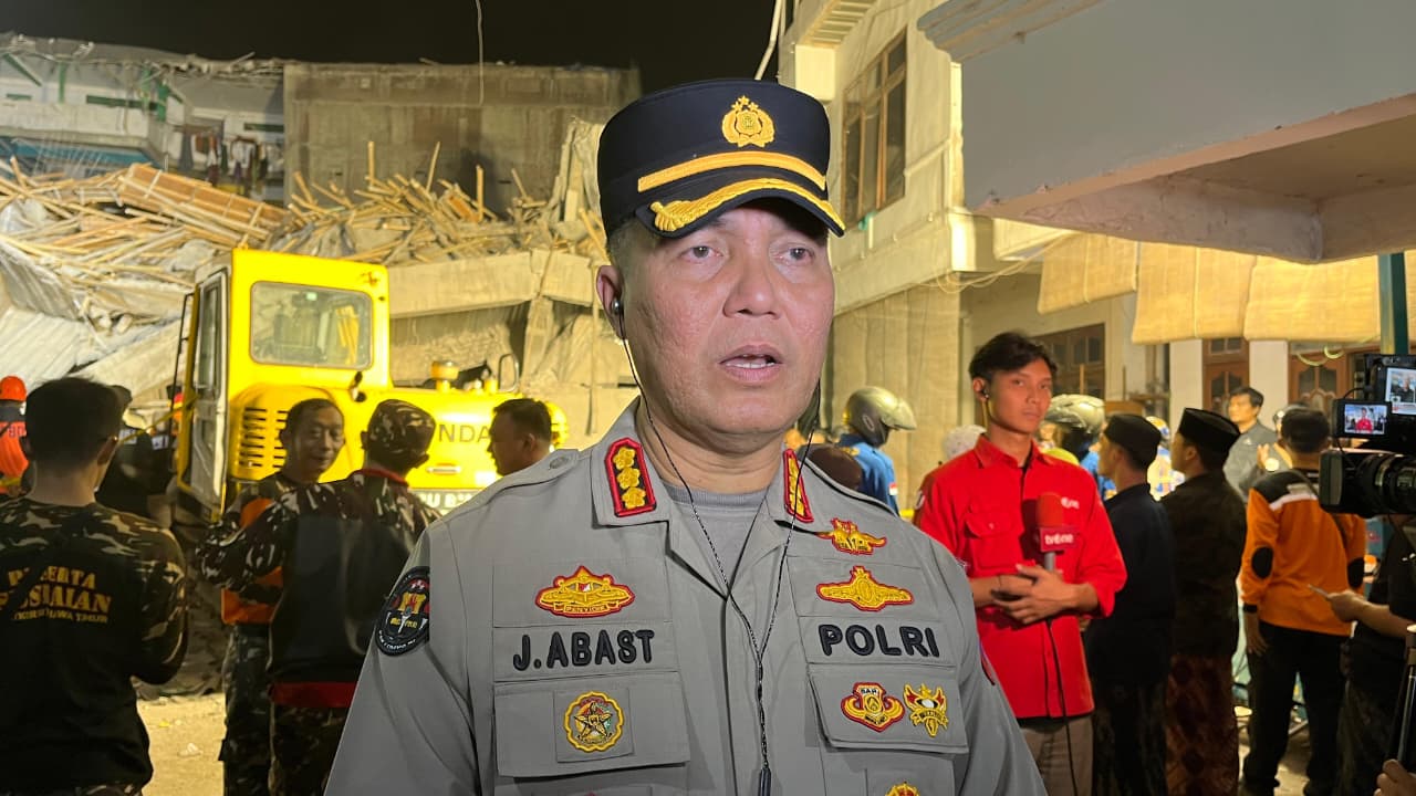 Gedung Ponpes Al Khoziny Sidoarjo Ambruk, Polda Jatim Evakuasi 83 Orang