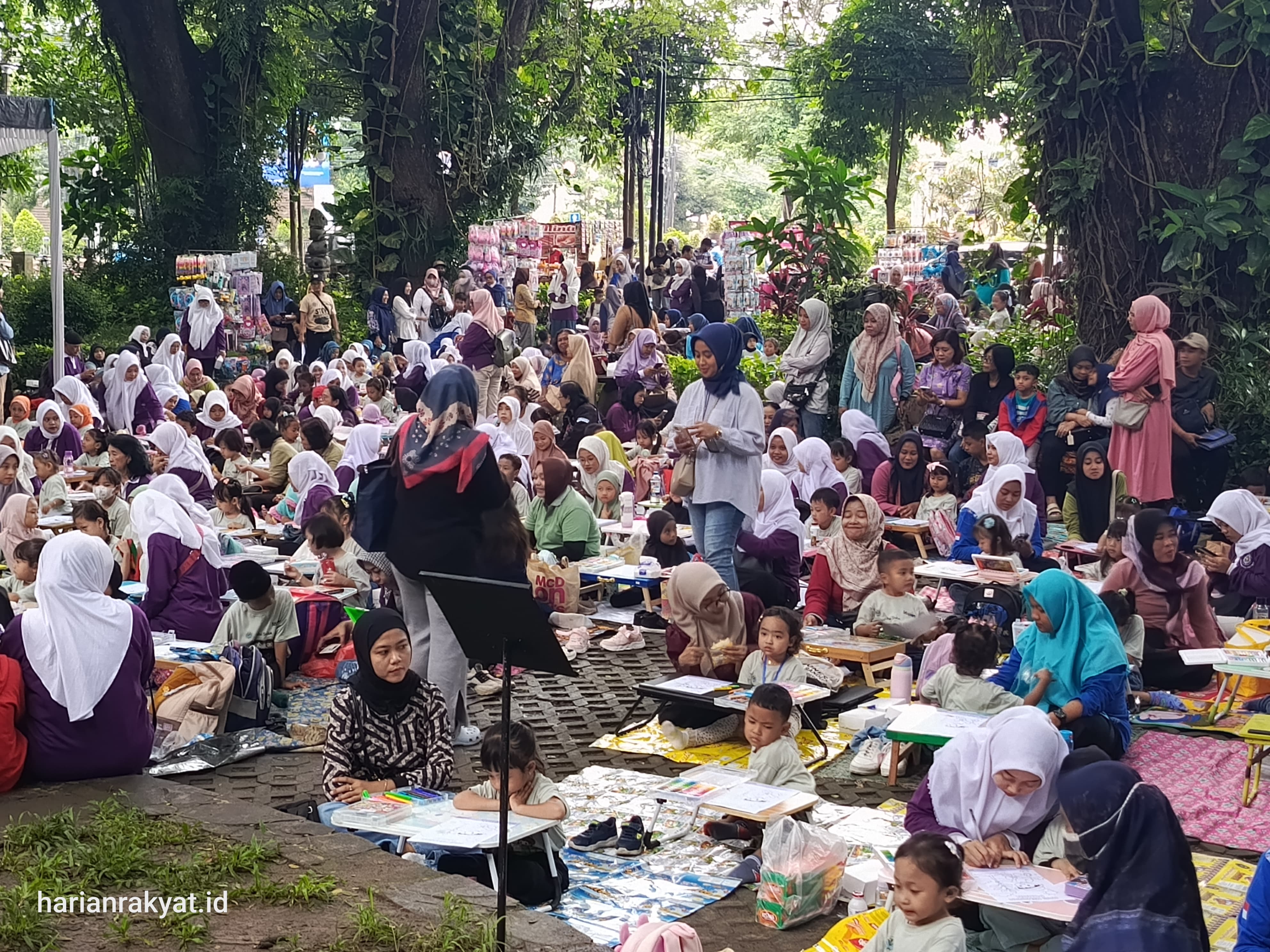 Ratusan Anak Ikut Lomba Mewarnai, Sambut Hari Menanam Pohon Sedunia di Kediri