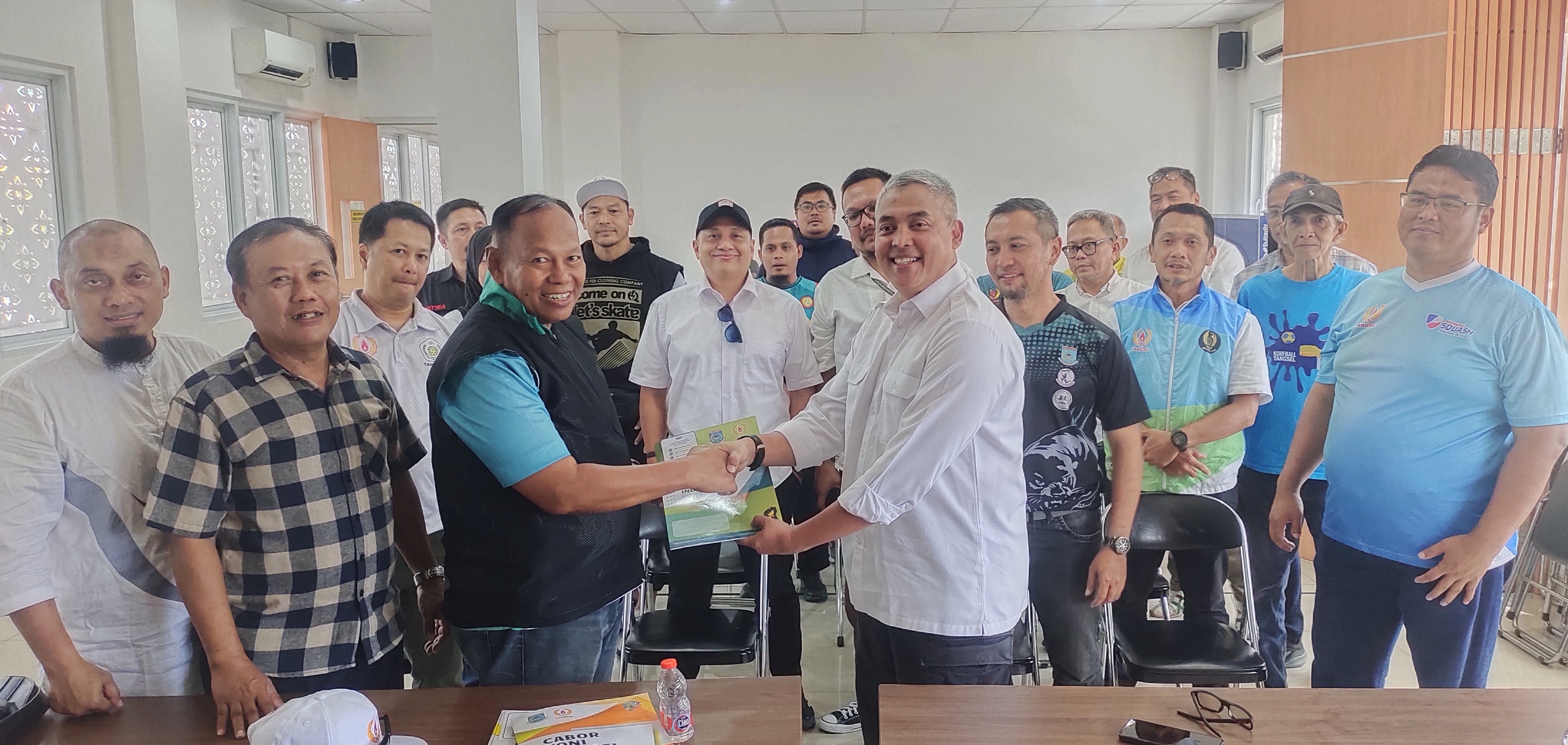 Hamka Handaru Ambil Berkas Pendaftaran Calon Ketua Umum KONI Tangsel, Siap Lanjutkan Kepemimpinan Dunia Olahraga