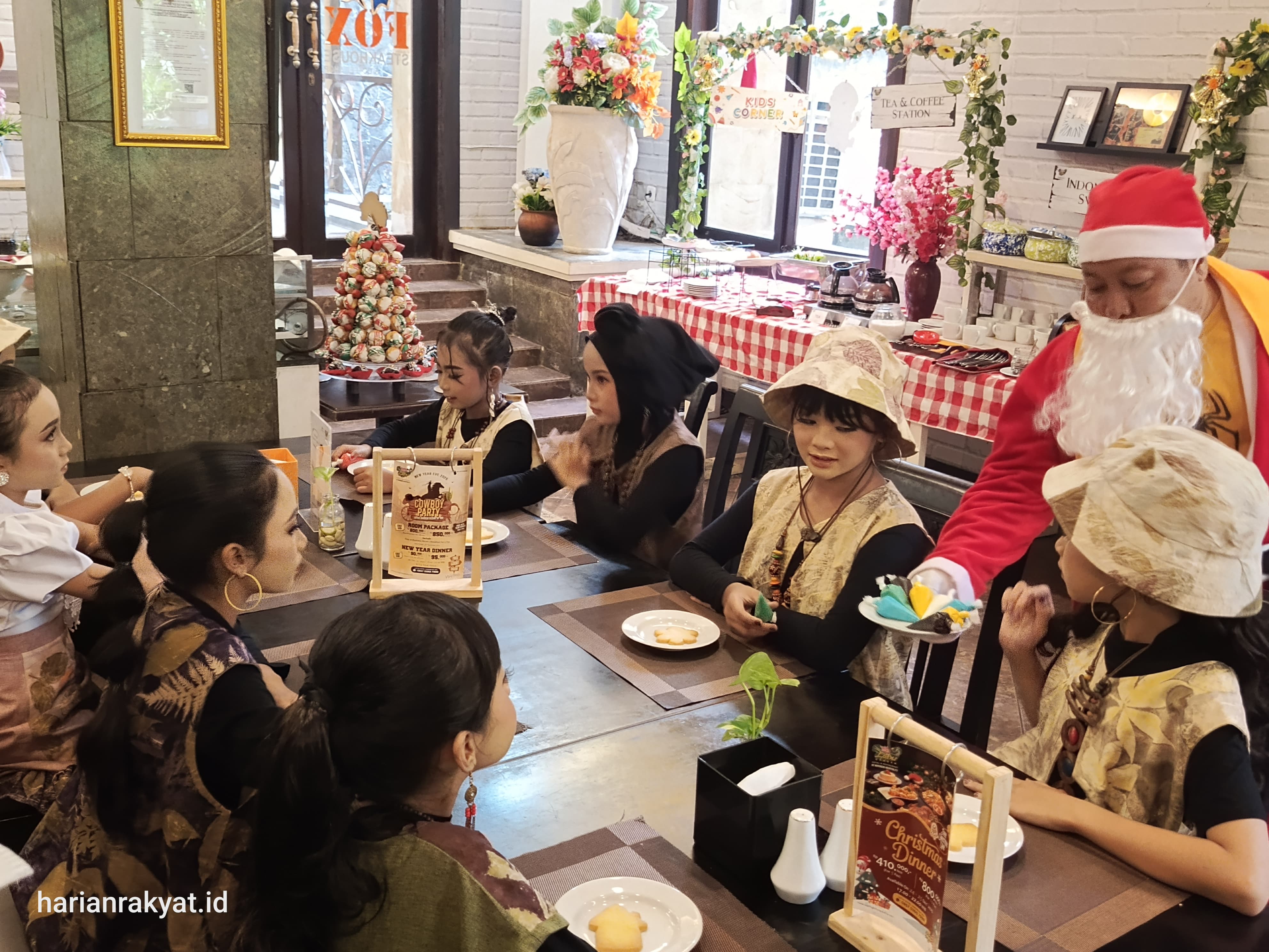 Santa Claus Meriahkan  Natal di Lotus Garden Hotel Kediri, Okupansi Capai 81 Persen