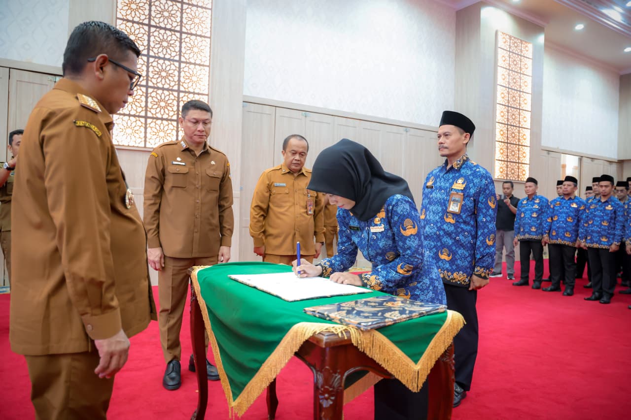 Usai Lantik 64 Pejabat Fungsional, Gubernur Andra Soni Singgung Soal Kualitas Pendidikan dan Pencegahan Tawuran