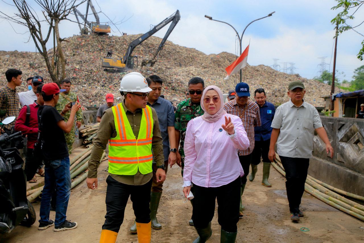Riuh Soal Darurat Sampah di Tangsel, KLH Tinjau TPA Cipeucang