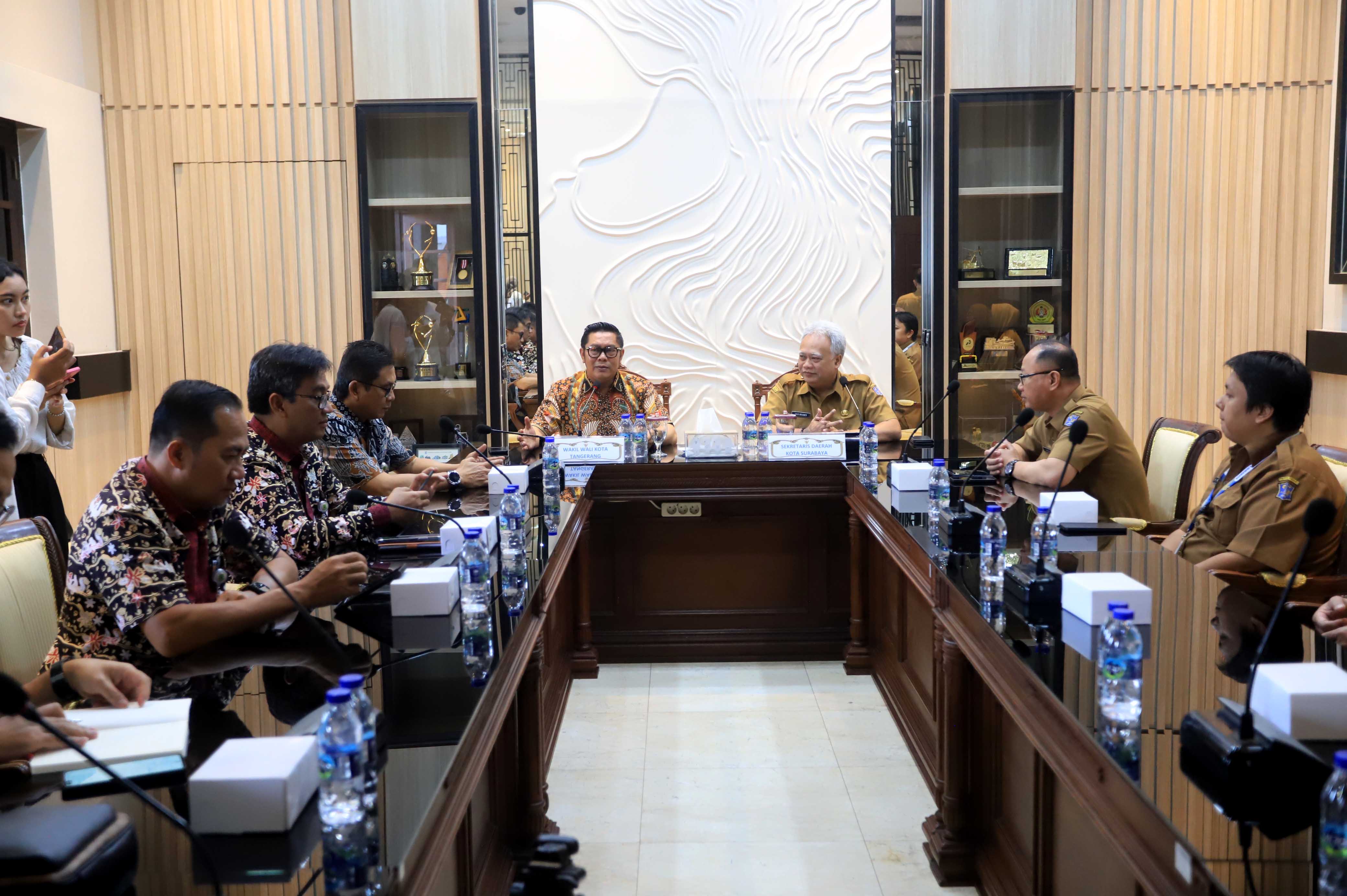 Pemkot Tangerang Studi Tiru Pelayanan Perizinan dari Kota Surabaya