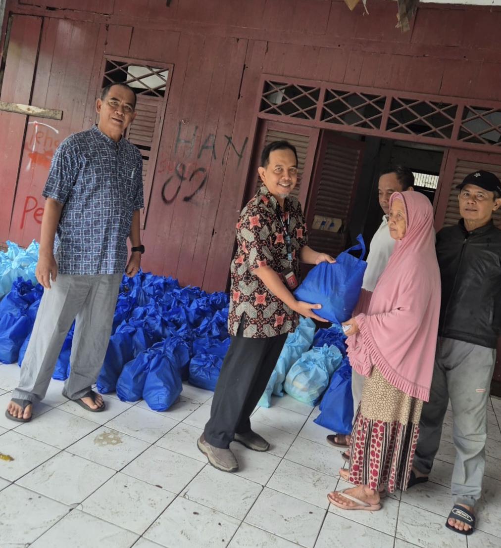 Jelang Lebaran, IKPP Tangerang Bagikan Sembako ke Warga Tangsel-Tangerang