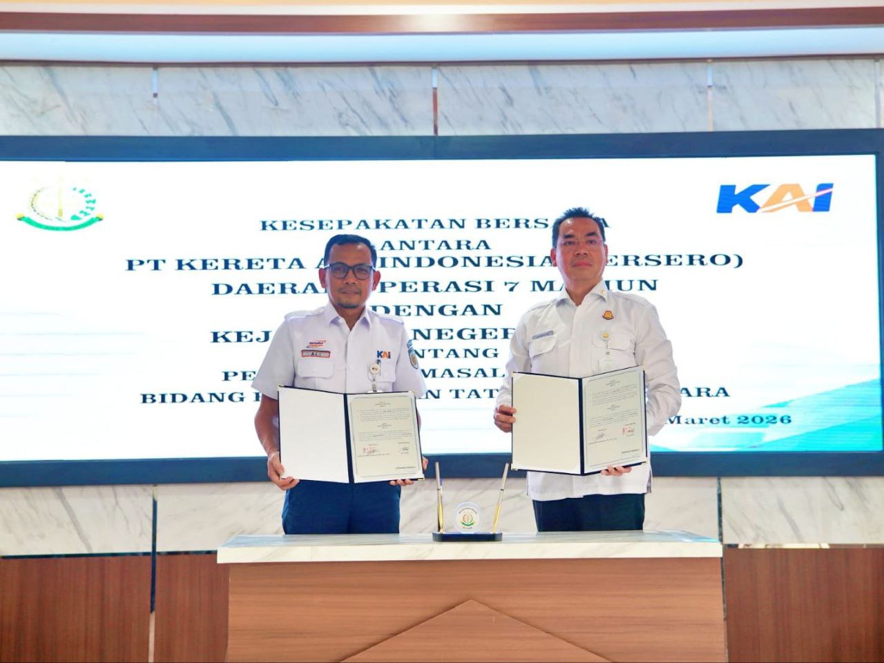 KAI Daop 7 Madiun dan Kejari Blitar Teken MoU Hukum