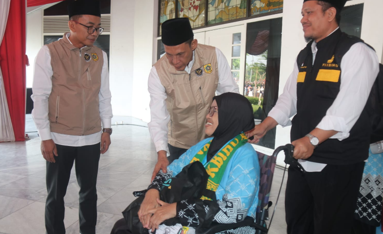 Jaro Ade Lepas Jamaah Haji Kloter Tiga